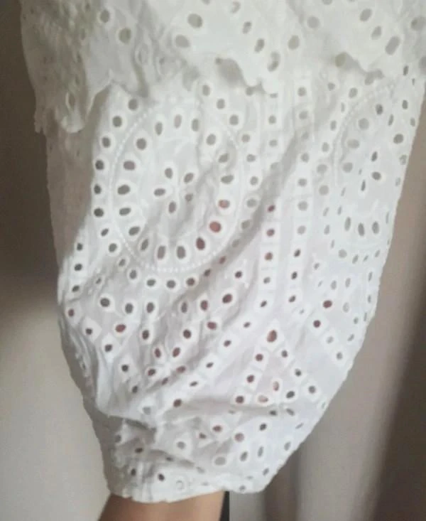 Top blanco con hombros descubiertos en bordado inglés 34 - XS – photo 5
